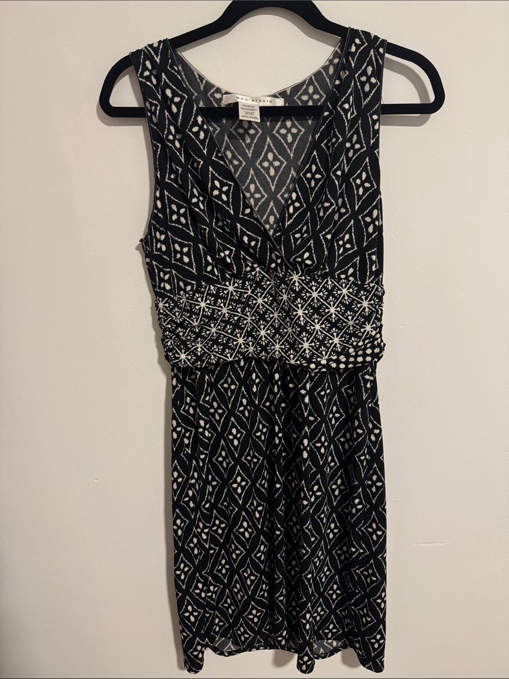 Max Studio Black and White Sleeveless Patterned Dress